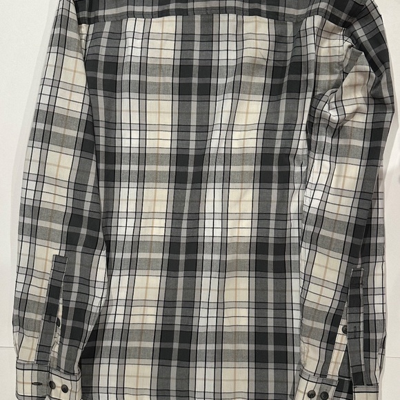 Columbia Sportswear Company Men's Shirt - Size M - Picture 10 of 15